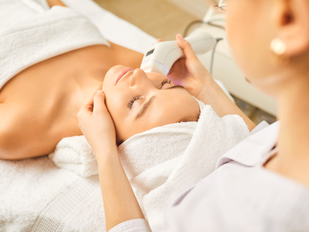 Séance de soin esthétique au laser – Dr Prieur à Cagnes-sur-Mer